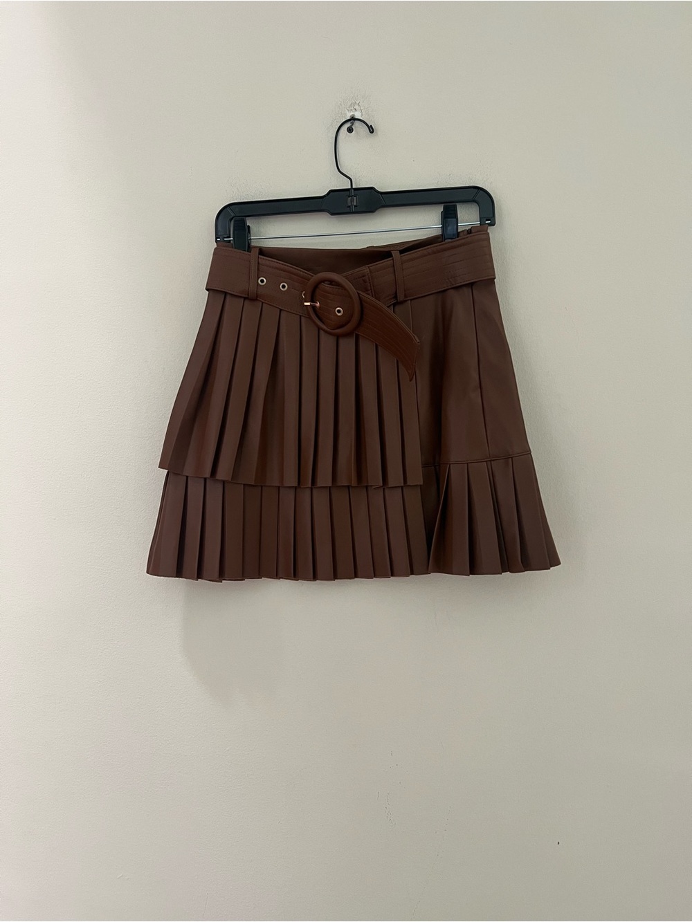 Zara Brown Pleated Faux-Leather Mini Skirt with Round Belt - Picture 8 of 13